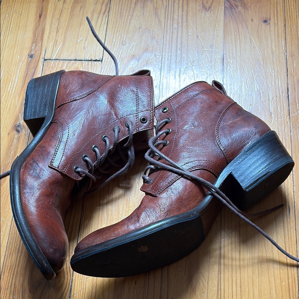 Size 7.5 Frye ankle booties